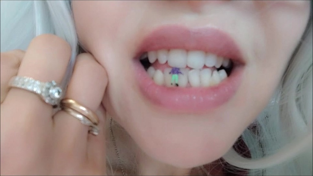 the beautiful giantess crushes you under her teeth and under her huge heels (Blackwidow, Chantal channel) the beautiful giantess crushes you under her teeth and under her huge heels (Blackwidow, Chantal channel)