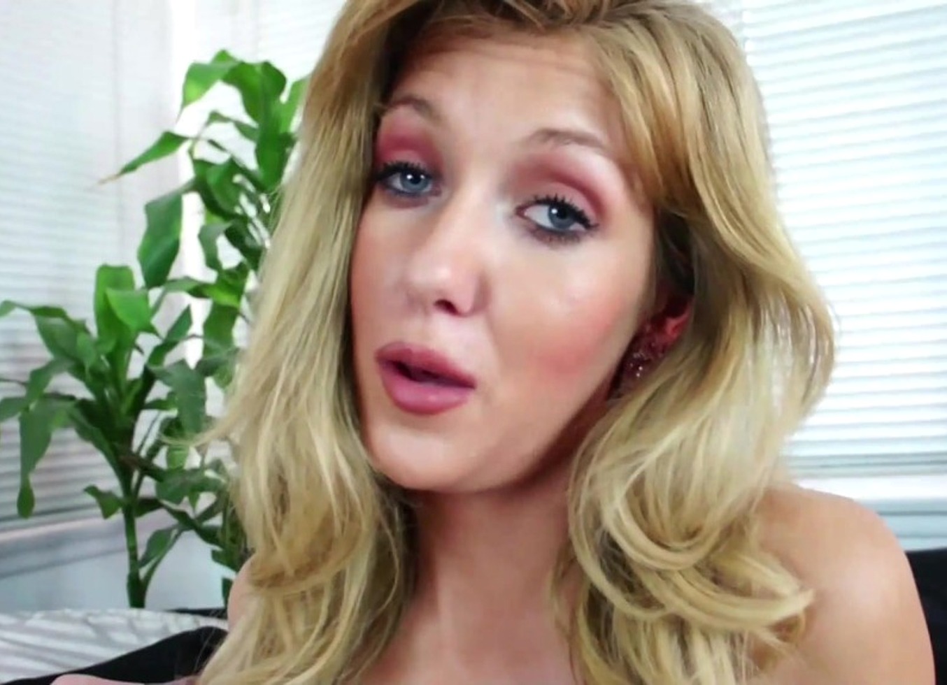 Emily Kae Gets A Thick Load Of Cum To Her Pussy