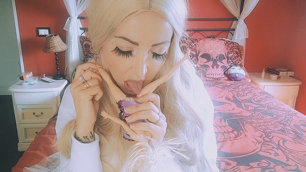 barbie doll and barbie (Blackwidow, Chantal channel) barbie doll and barbie (Blackwidow, Chantal channel)