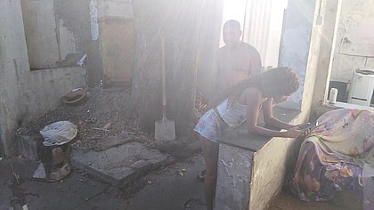 Fudendo magrinha no quintal