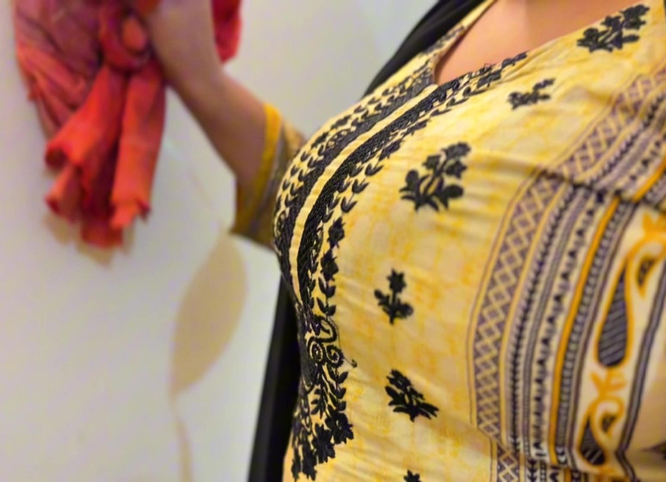 Moroccan Hot Maid Clean Boss's Room Without Pant Wearing - She Seduce Him By Show Her Big Ass & Huge Boobs