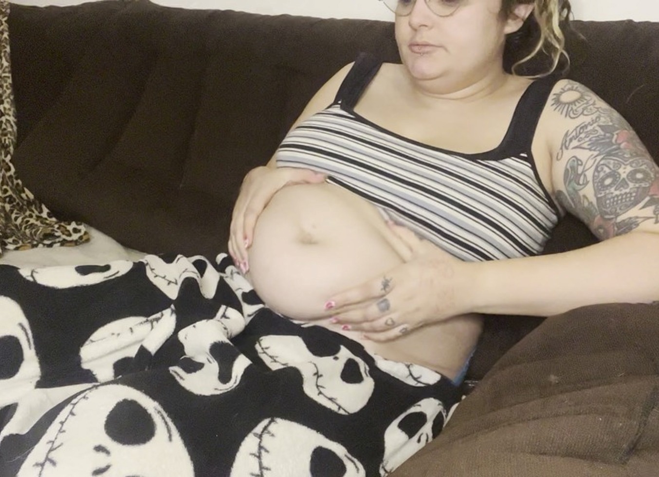 Rebeca Addams_Relaxed-On-The-Sofa