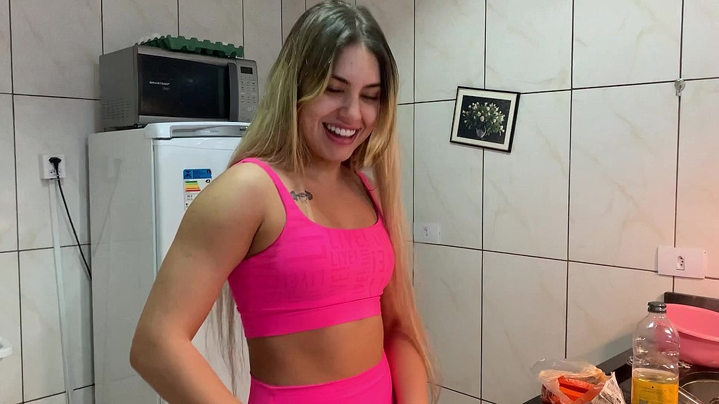 o marido saiu para trabalhar ele esperou eu chegar da academia e veio na minha porta (Gabily castro, Carlos Hachmann) o marido saiu para trabalhar ele esperou eu chegar da academia e veio na minha porta (Gabily castro, Carlos Hachmann)