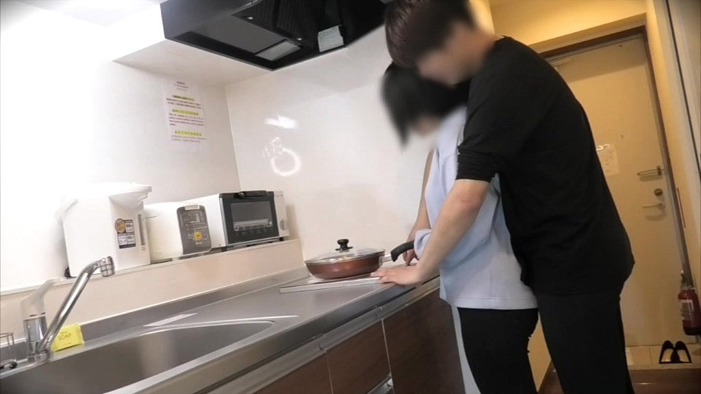 清楚系大◯生彼女と同棲1日目。布団でえっちを待ってたけど我慢できずにキッチンで。。 (Momoka, Nono) 清楚系大◯生彼女と同棲1日目。布団でえっちを待ってたけど我慢できずにキッチンで。。 (Momoka, Nono)