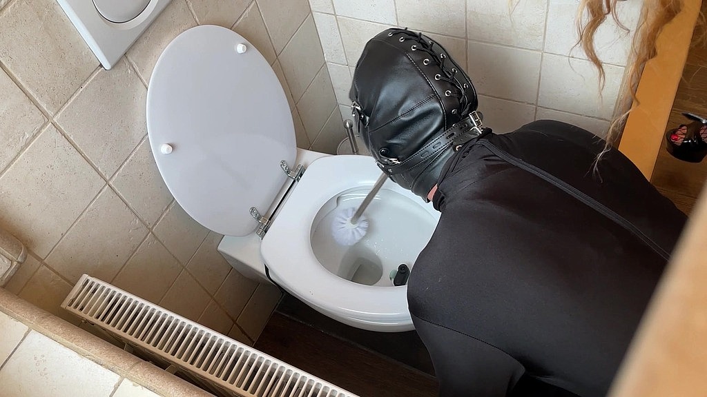 золотий дощ на рабі туалету pov (Домінатрикс Фріда, GrayNoice) golden shower on toilet slave pov (Dominatrix Frida, GrayNoice)