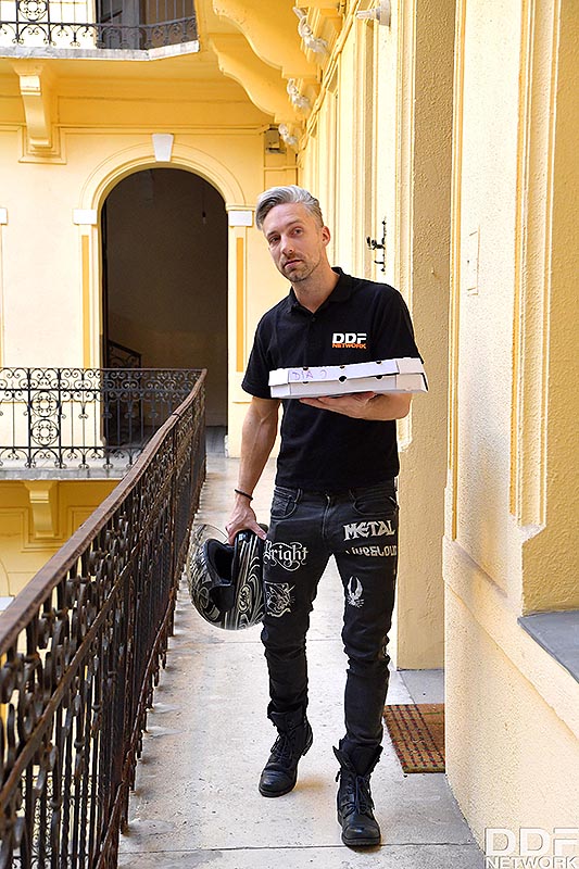 Delivery Boy Gets Deepthroat #4