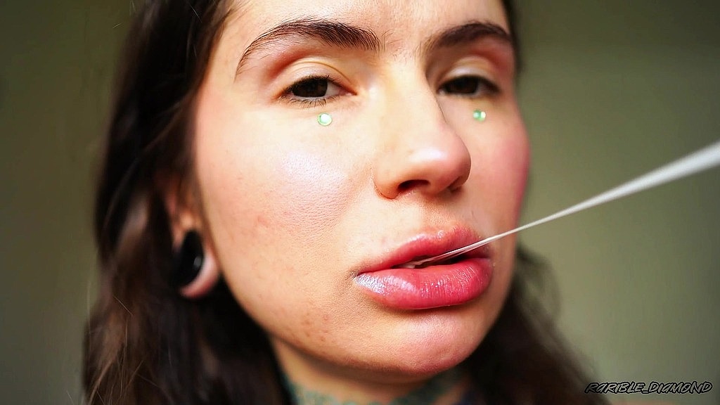 sticky glossy bubblegum pop (Rarible_Diamond) sticky glossy bubblegum pop (Rarible_Diamond)