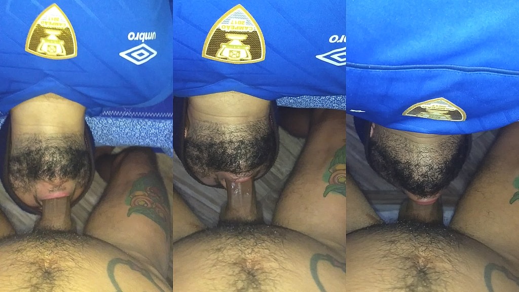colocando o torcedor passivo pra mamar ate o talo. (Passivo submisso,Barbudo X) colocando o torcedor passivo pra mamar ate o talo. (Passivo submisso,Barbudo X)