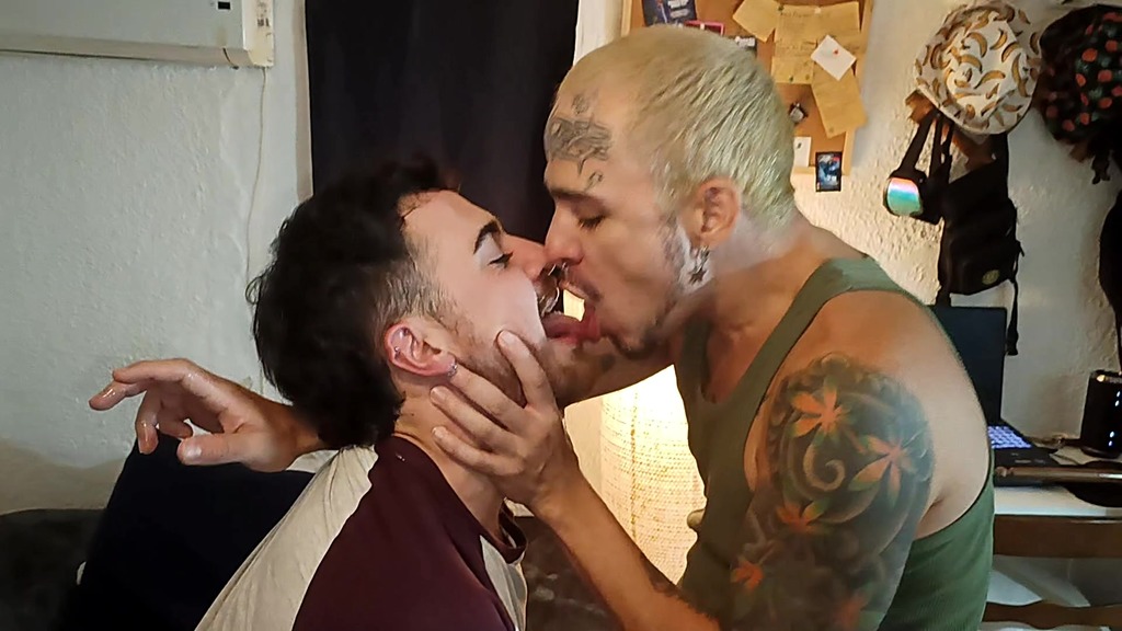 breeding raw a fabulous fat & hairy booty!!!