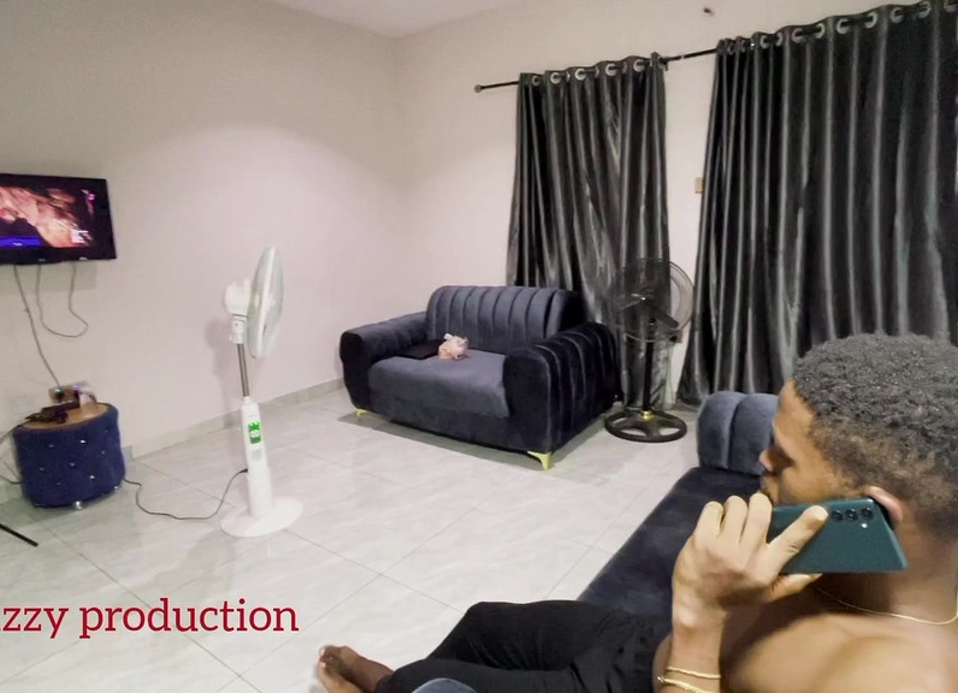 I Told My House Help To Lay My Bed When My Wife Was Out For Vacation, Then I Followed Her To The Room To Fuck Her Big Waist