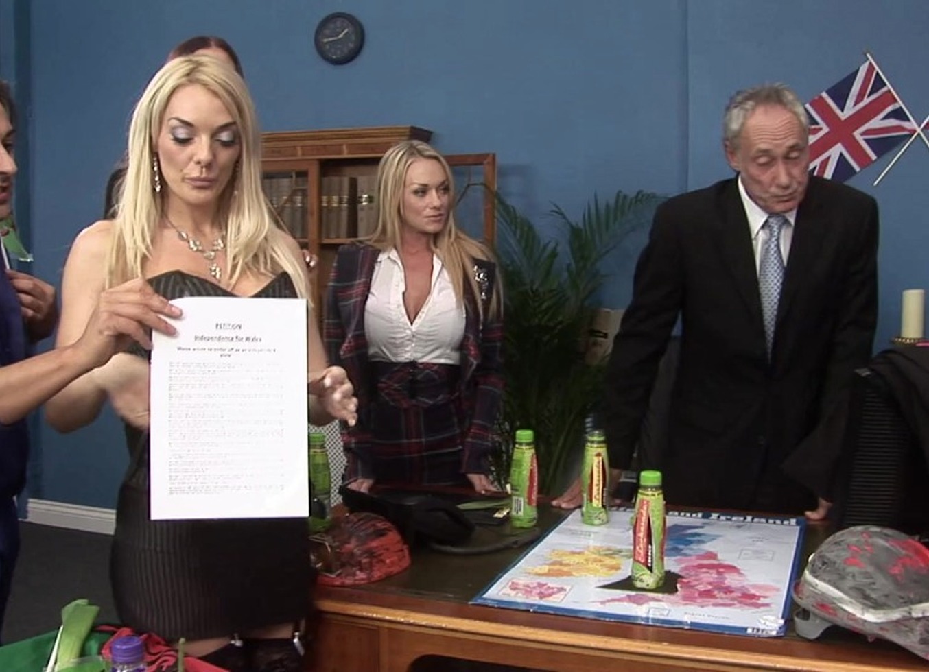 Big Boobed Brits Stacey Saran And Emma Butt Suck And Fuck In Mmff Foursome