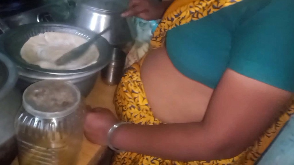 Vetrivel, Saanthi2: a husband who squeezes his wife s breasts while she cooks (AnalVids.com) a husband who squeezes his wife s breasts while she cooks (Vetrivel, Saanthi2)