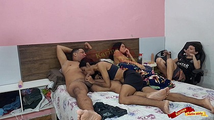 Botei uma das amiga da minha mulher para mamar e outra para da o cu