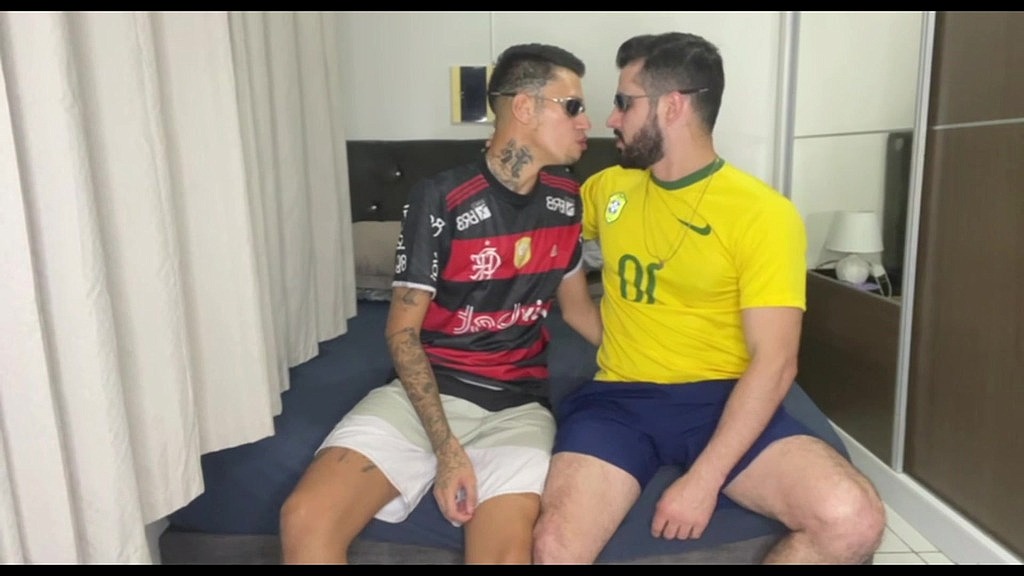 depois do jogo, sempre rola uma putaria (Henrique Karvalho, Marcos Baco) depois do jogo, sempre rola uma putaria (Henrique Karvalho, Marcos Baco)