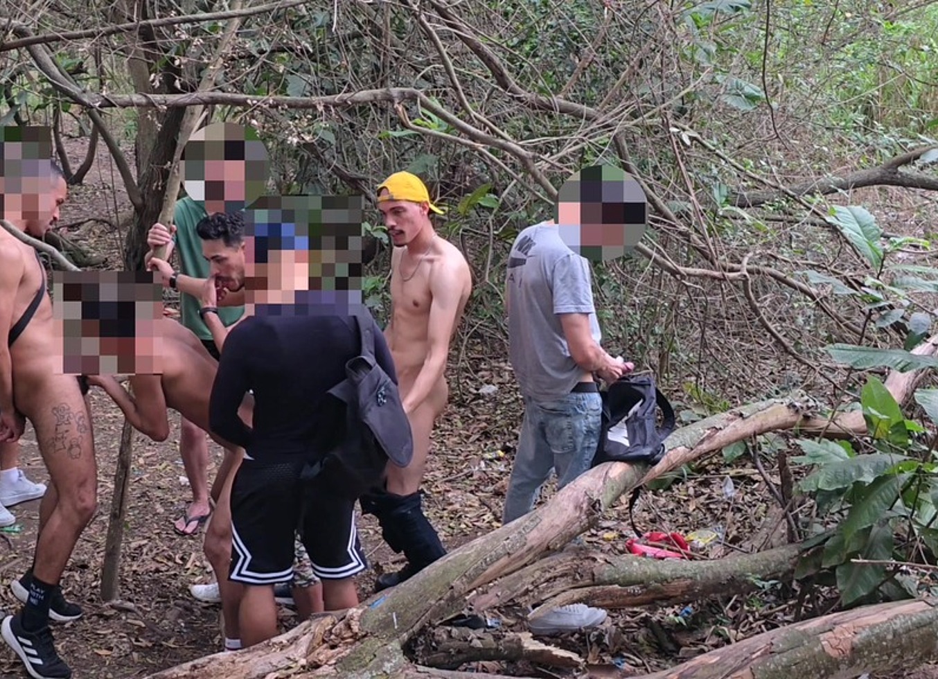 No Mato Fodendo Com Varios Homens