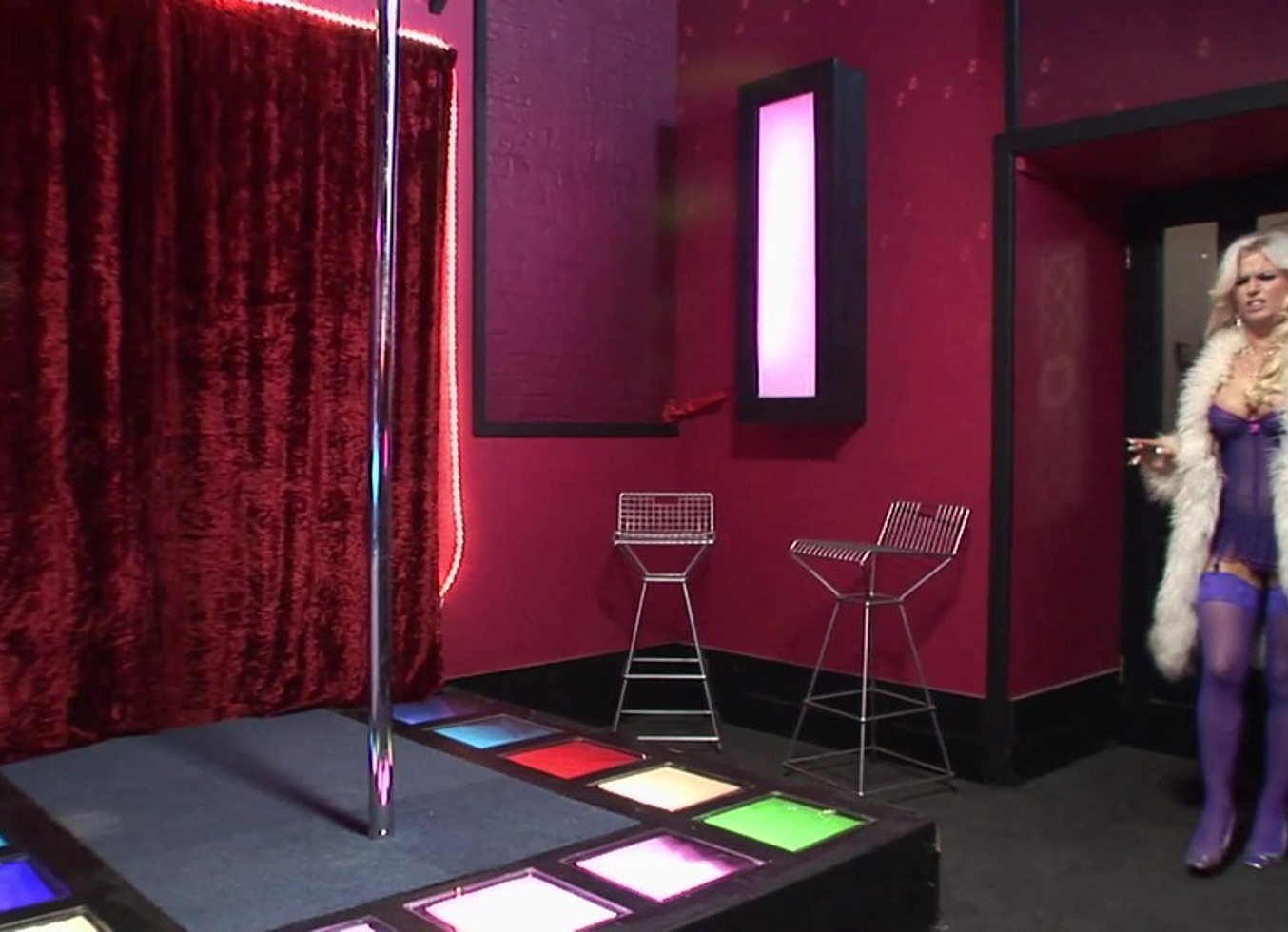 Nicotine Addictz: Cassie Young Enjoys Cock And Cigarette