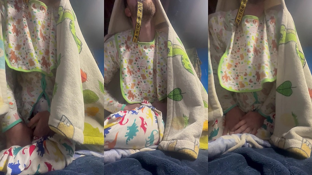 diaper mickel humping his pillow (Diaper Mickel) diaper mickel humping his pillow (Diaper Mickel)