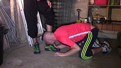 2088 sneake and feet humliation for 2 basboys in kjogging