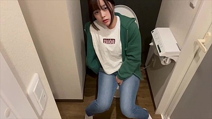 【女子大生のプライベートオナニー】 おまんこの毛がボーボーの真面目の女子大生のオナニーがエロい...