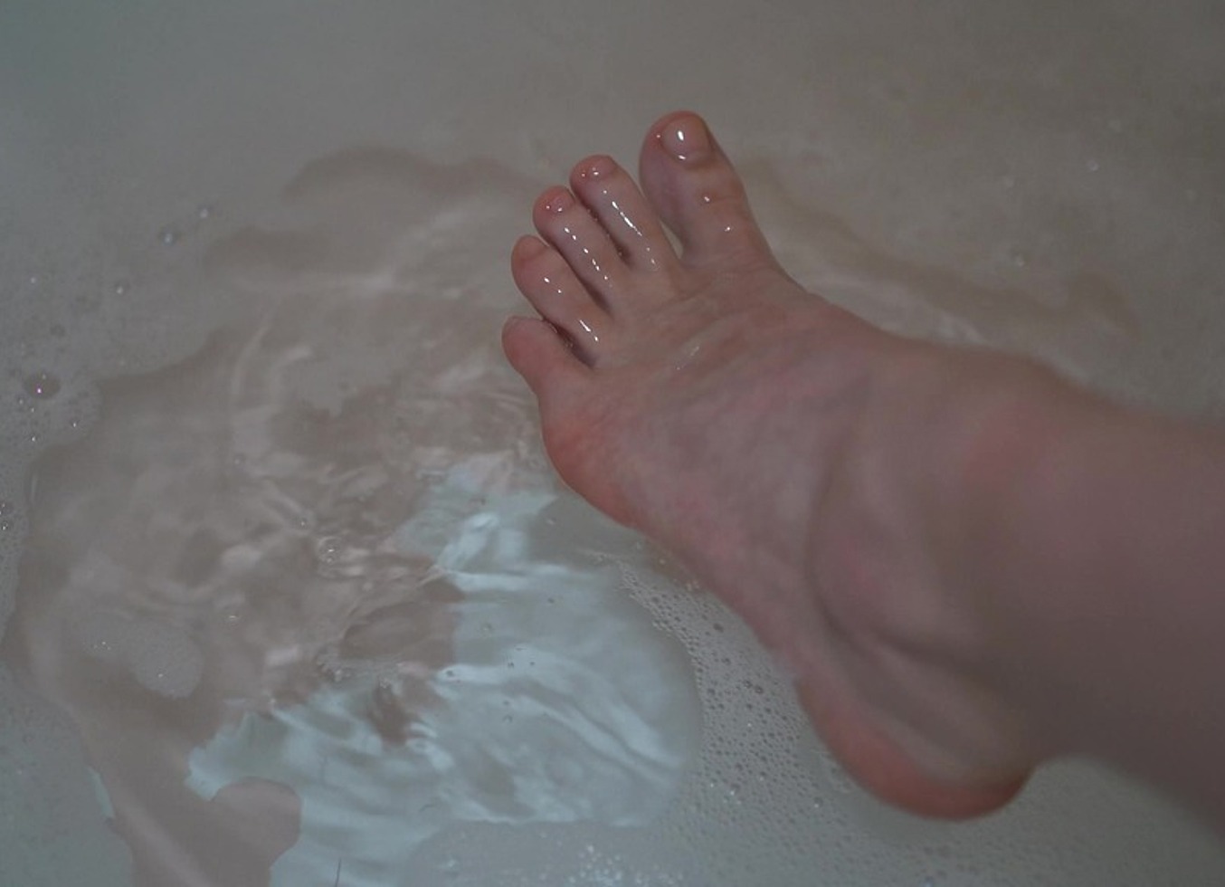 Hidiheaventoosh - Rinse Off The Toes