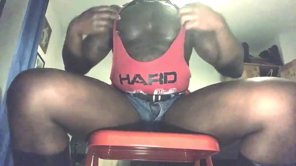 чорний м'яз тато великий чорний хуй і сперма (Brodyrichardson) black muscle dad bbc bate & cum (Brodyrichardson)