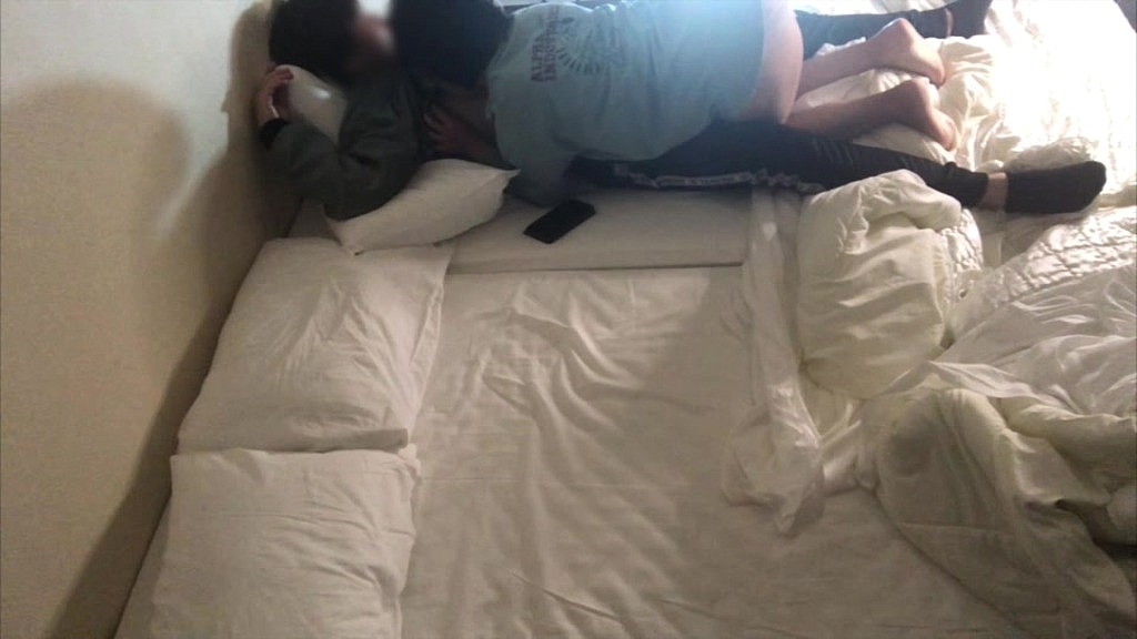 ディズ◯ーの旅行終えて朝羽田に向かう前にもう一回最後にえっちするカップル。 (Momoka, Nono) ディズ◯ーの旅行終えて朝羽田に向かう前にもう一回最後にえっちするカップル。 (Momoka, Nono)