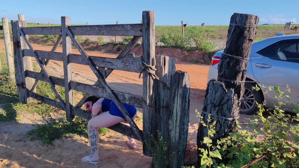 FUI VISITAR MINHA FAZENDA E ACABEI FOI TRANSANDO COM O VAQUEIRO ELE MIM FUDEU COMO UMA VAGABUNDA