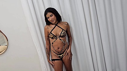 Primeira vez no porno da safada Gabyy Peclat deixou Jr Doidera botar no cu na pele ate gozar