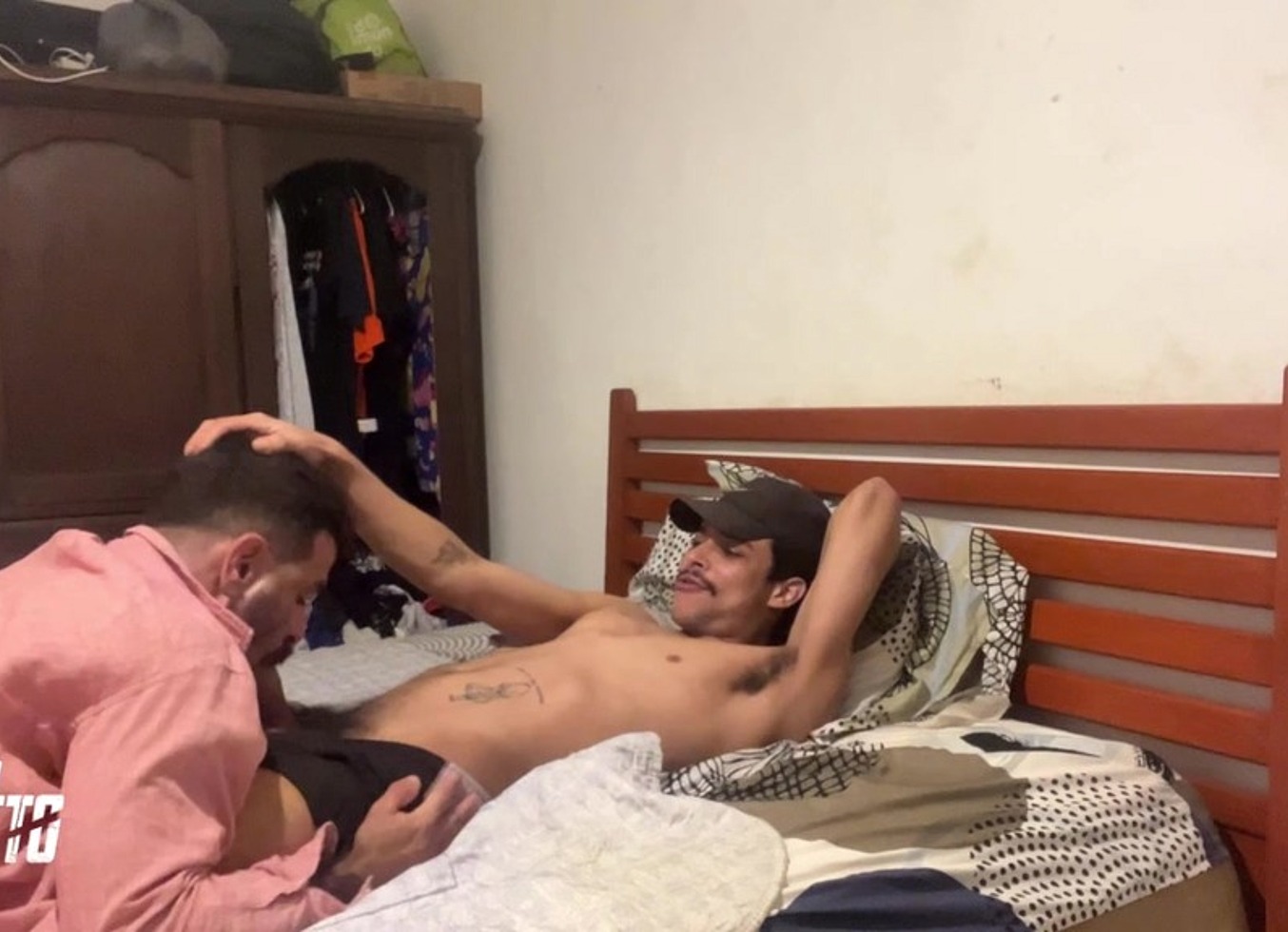 Padrasto Chegou Doidao Em Casa E O Enteado Pirocudo Se Aproveitou