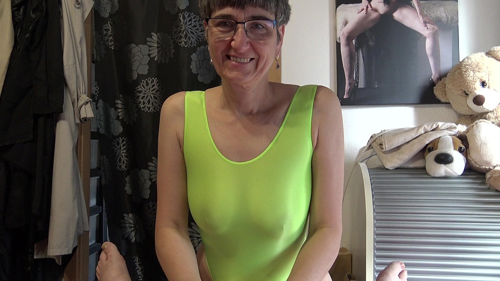green body (GermanHotMilf, Richm) green body (GermanHotMilf, Richm)