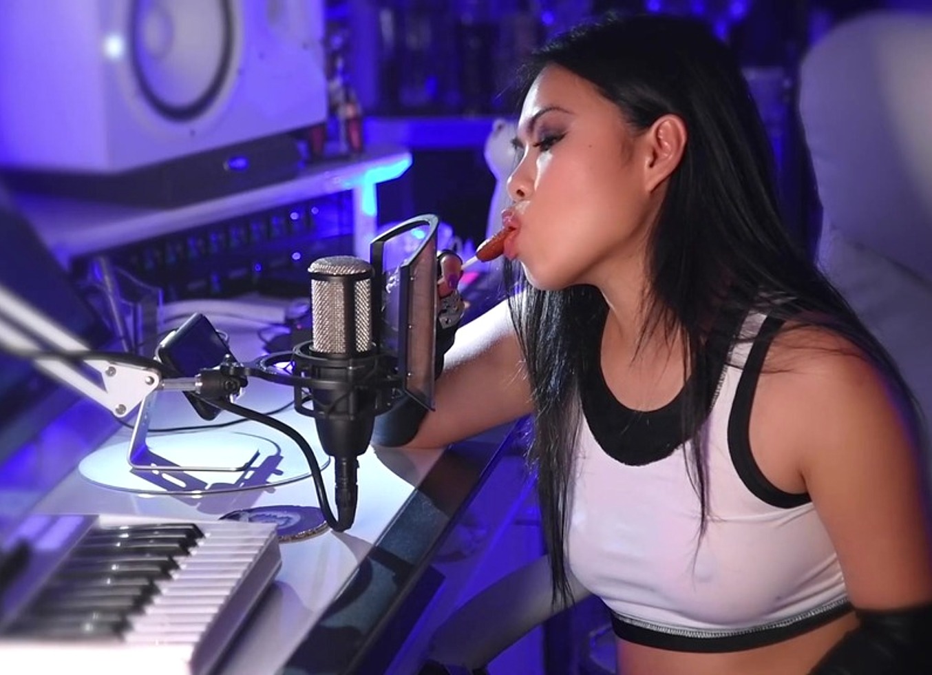 Cindy Starfall Tifa Cosplay ASMR