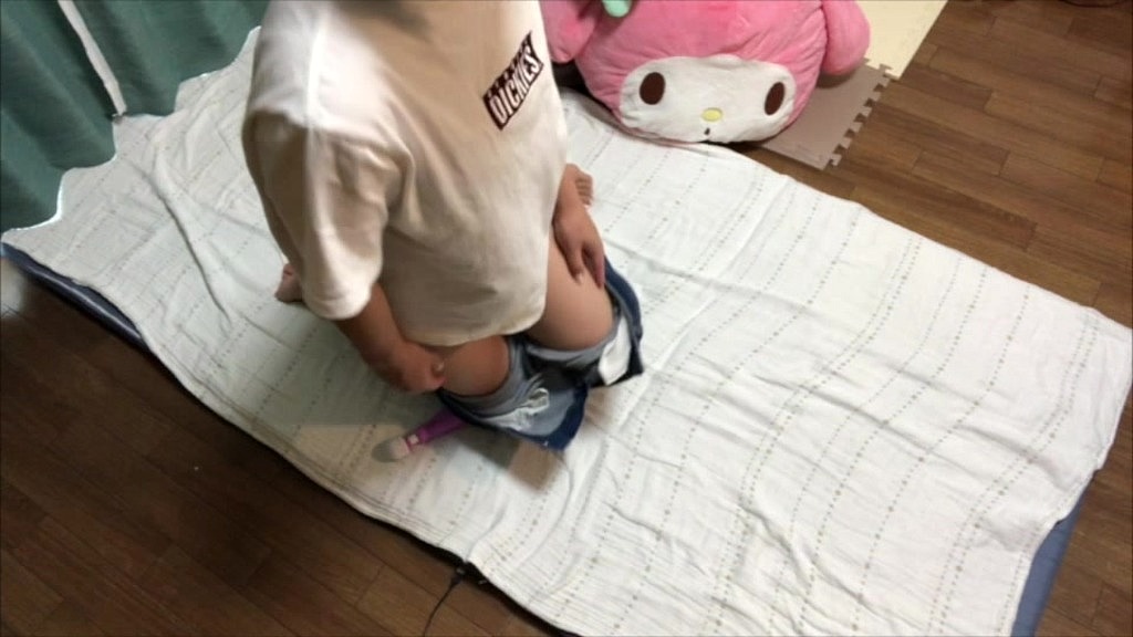 「あっ、おもちゃ気持ちいい…」お気に入りのおもちゃでオナニーする可愛い女子◯生。 (Momoka) 「あっ、おもちゃ気持ちいい…」お気に入りのおもちゃでオナニーする可愛い女子◯生。 (Momoka)