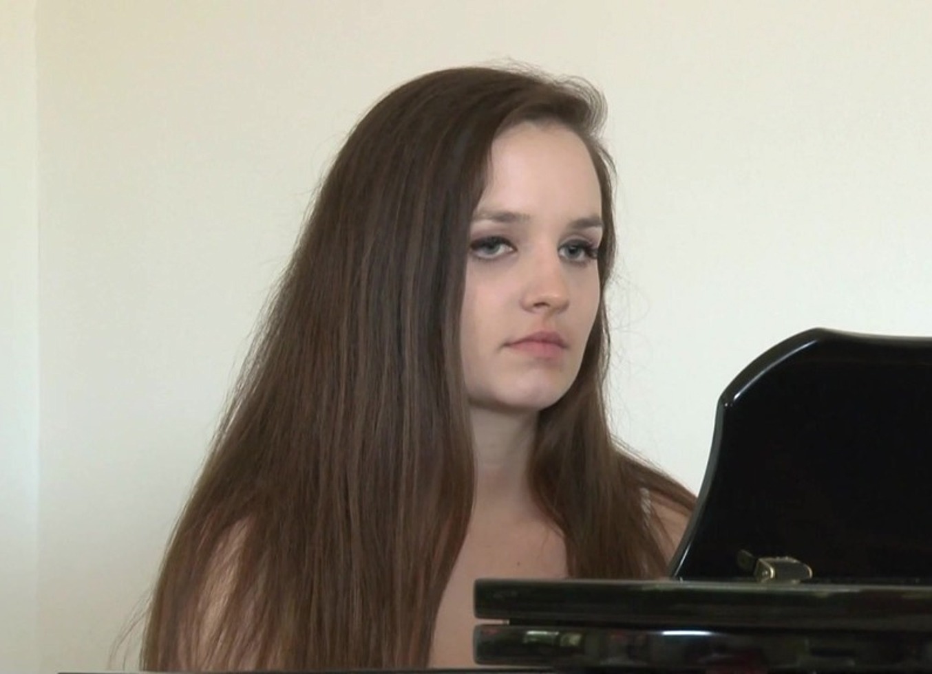 Shay Hendrix Begs For More Of His Dick Before Getting A Full On Facial