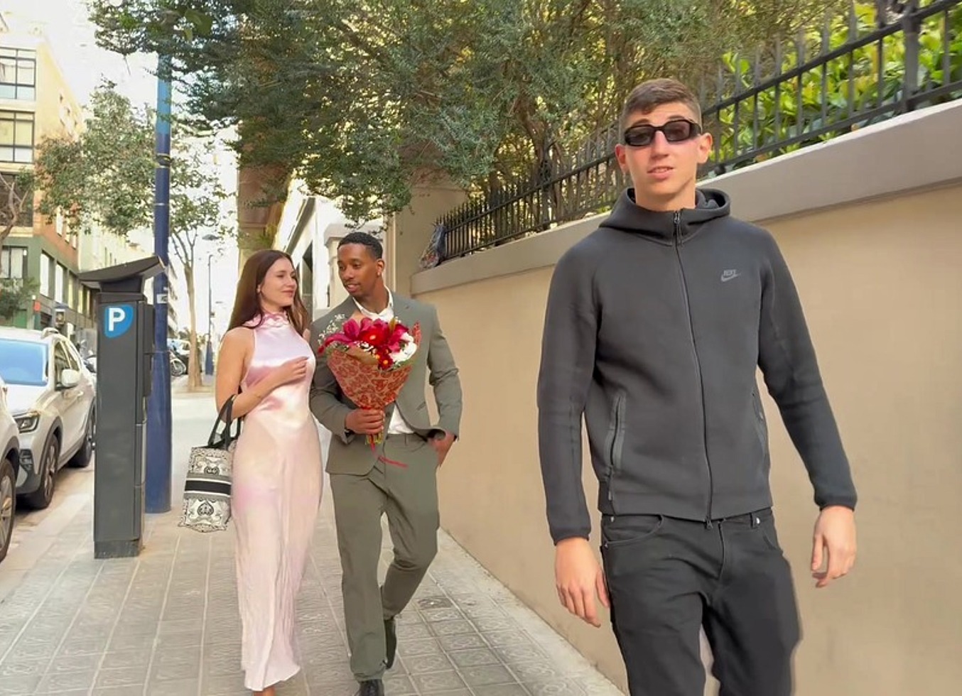 Jesus Reyes Comparte A Su Esposa Mary Rock Con Su Escolta El Dia De Su Boda Doble Penetracion Interracial