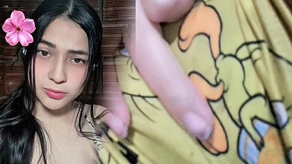 Chica joven masturbandose