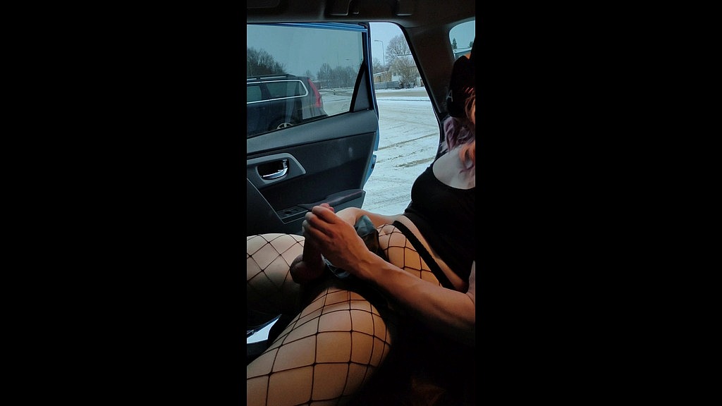 ErikkaLove: risky flashing in my car (AnalVids.com) risky flashing in my car (ErikkaLove)