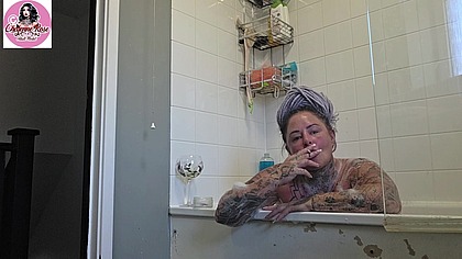 Bath time Smoking fetish