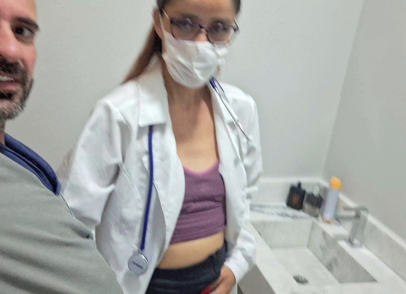 Vazou Video Da Enfermeira Fodendo Dentro Do Banheiro Do Hospital!