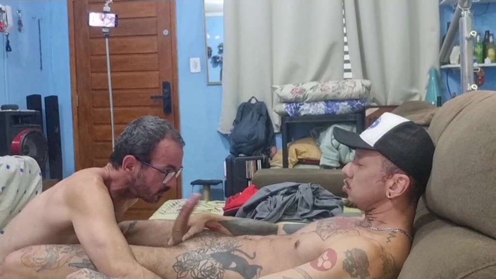 meu vizinho esperou a esposa sair e me colocou para mamar. que delicia. parte 4 (Professor Dotadu, Fredsemcamisa) meu vizinho esperou a esposa sair e me colocou para mamar. que delicia. parte 4 (Professor Dotadu, Fredsemcamisa)