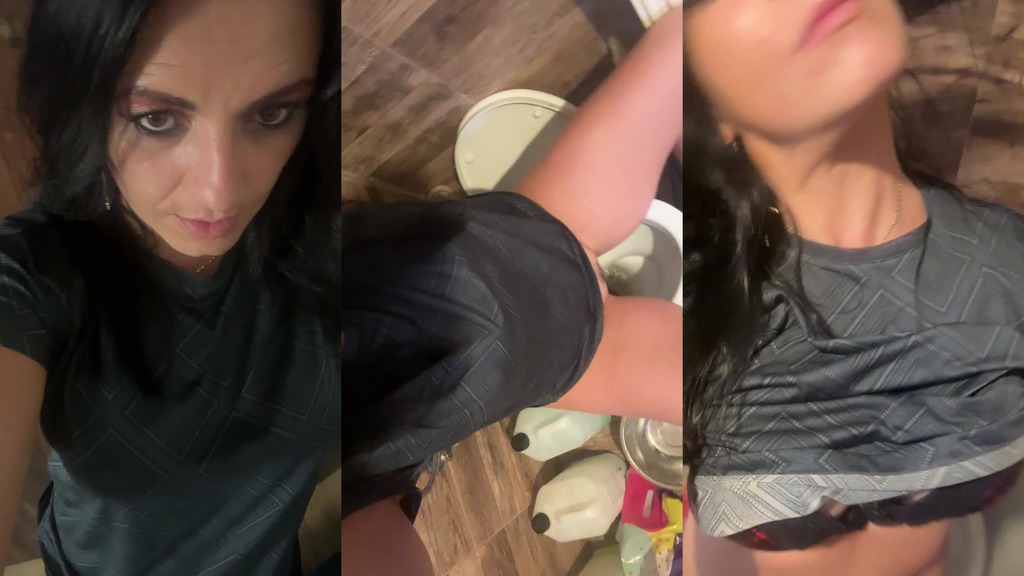 Thumbnail of beautiful milfycalla with hungry pussy pee in the toilet, pissing close up 182