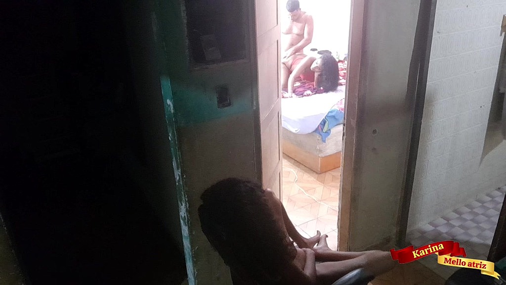 Myllena Rios, Karina Mello, Leo Ogro: peguei minha irma e meu tio transando e fiquei na portar do quarto me tocando... (AnalVids.com) peguei minha irma e meu tio transando e fiquei na portar do quarto me tocando... (Myllena Rios, Karina Mello, Leo Ogro)
