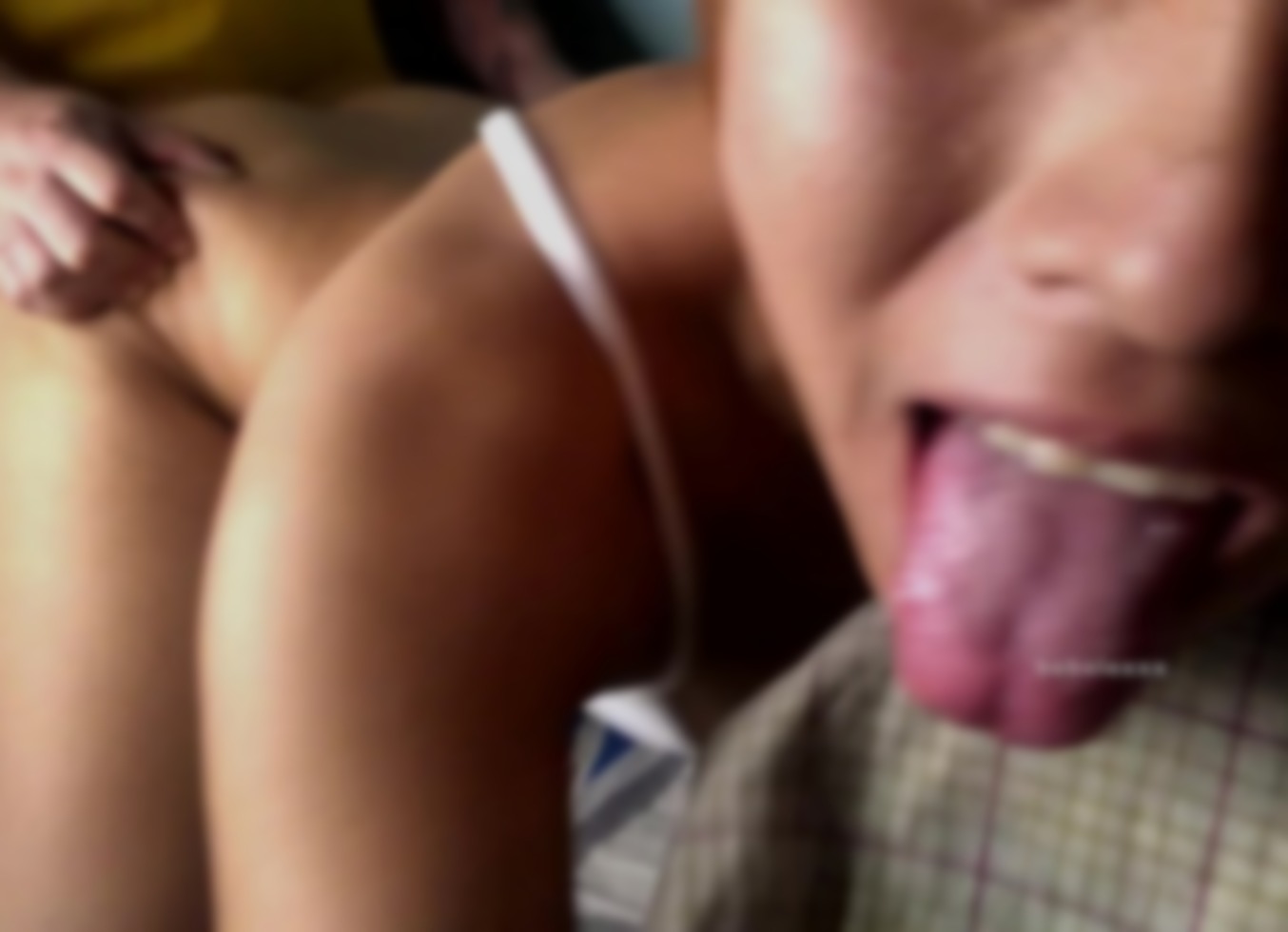 Pendeja Se Entrega En Cuatro Y Pide La Leche Sobre Su Culo