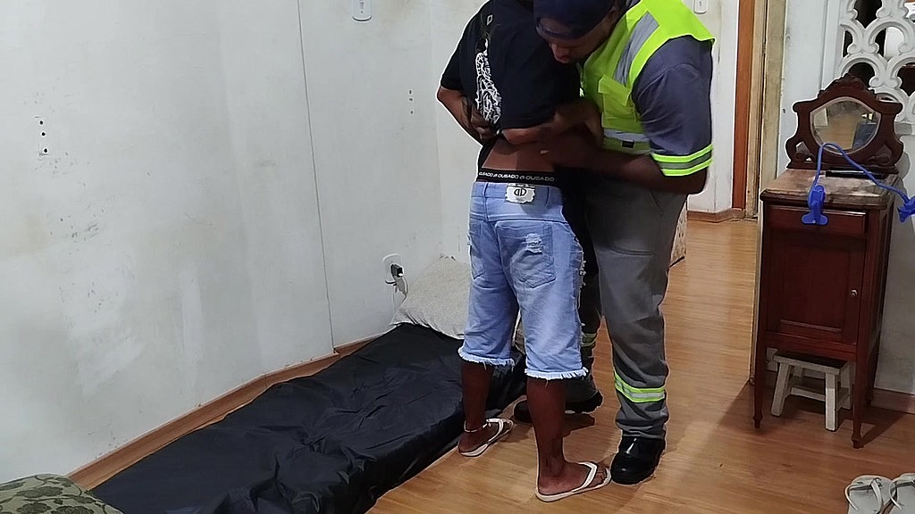 levando o trabalhador tesudo pra casa (The Hunter Black, Murdoc69) levando o trabalhador tesudo pra casa (The Hunter Black, Murdoc69)