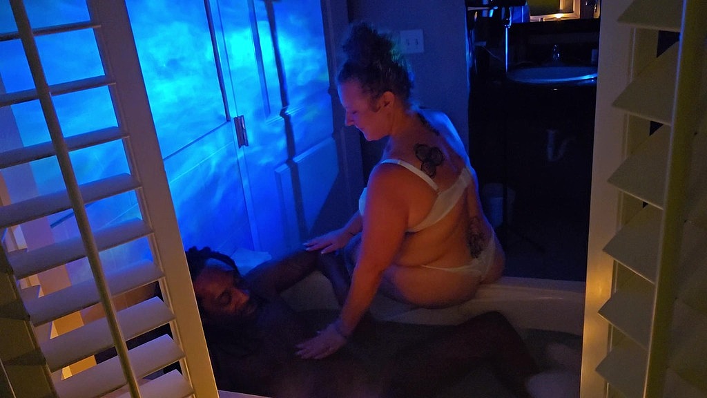 the masseuse (Mr Majic, Kween B) the masseuse (Mr Majic, Kween B)
