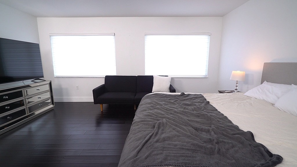 Yum Thee Boss, Jovan Jordan: pagherò l'affitto in figa (AnalVids.com) i ll pay my rent in pussy (Yum Thee Boss, Jovan Jordan)