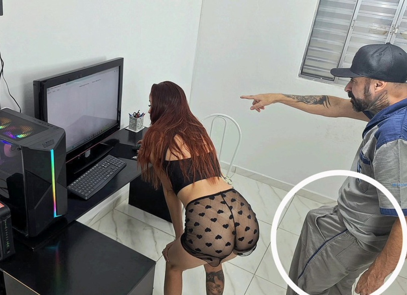 Dona De Casa Chamou Tecnico E O Recebeu So De Calcinha!