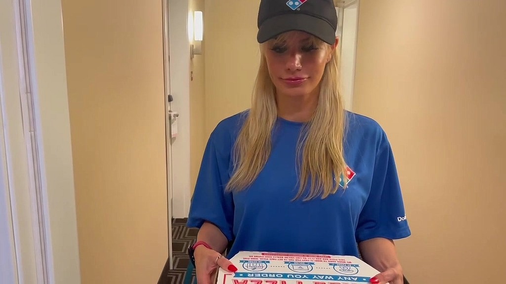cassie bender delivers domino s pizza (Zaddy2x, Cassie Bender) cassie bender delivers domino s pizza (Zaddy2x, Cassie Bender)