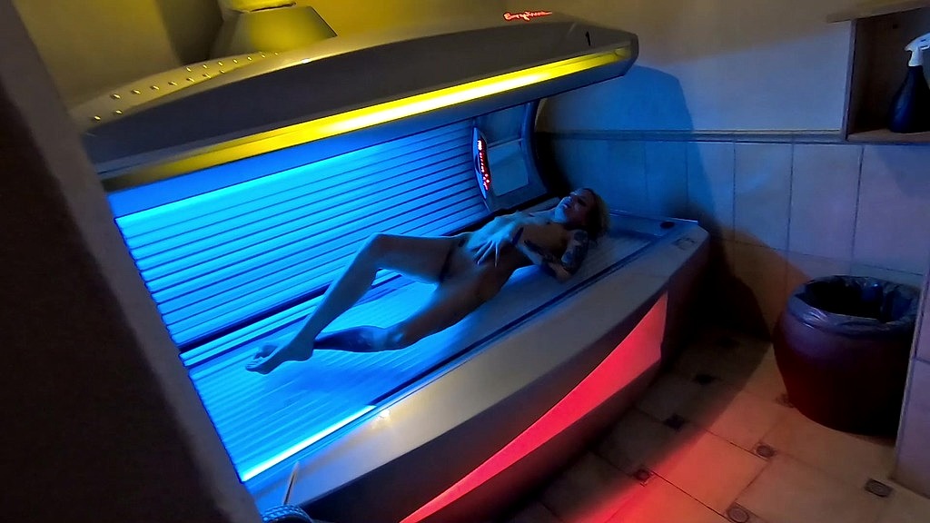 geile bitch im solarium ao gefickt (Kitty Blair, Andy Star) geile bitch im solarium ao gefickt (Kitty Blair, Andy Star)