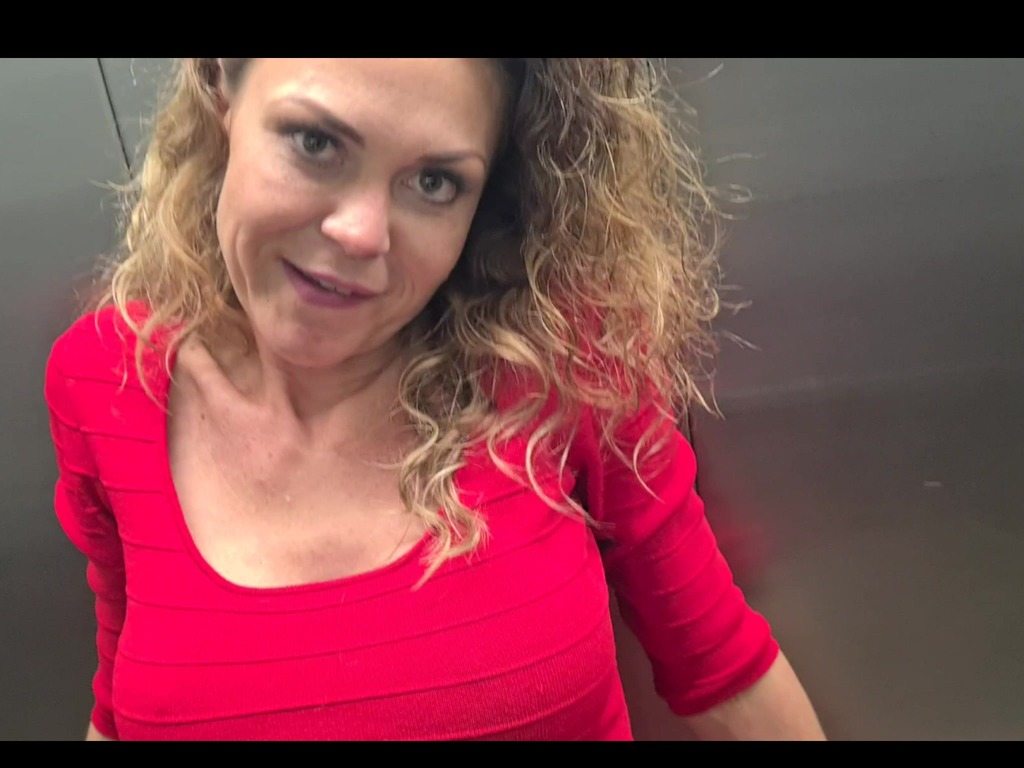 sex-adventure in the elevator