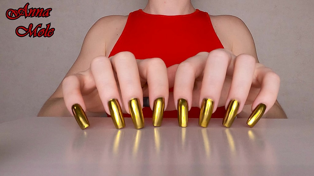 tapping fingers golden nails hand fetish (Anna Mole) tapping fingers golden nails hand fetish (Anna Mole)